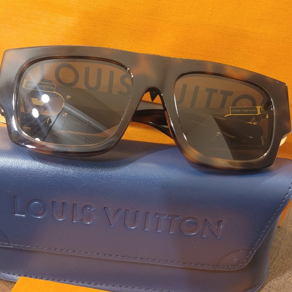 LV Link Square Sunglasses - Picture 8 of 8